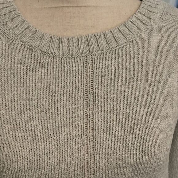 Cute soft cotton Ann Tyalor sweater. - Picture 2 of 6